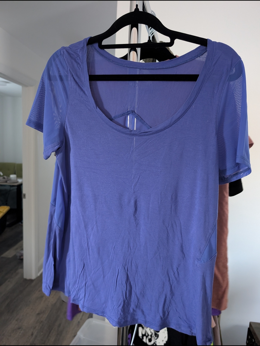 ALO Yoga Scoop Neck Tee in Periwinkle